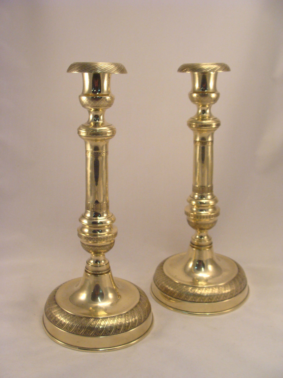 Paires de bougeoirs antiques : 5 modèles les plus chers à découvrir ! 